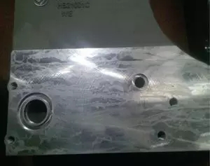 零部件清洗后遺留下的白色泡沫
